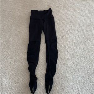 Lululemon leggings with ruching and stirrups